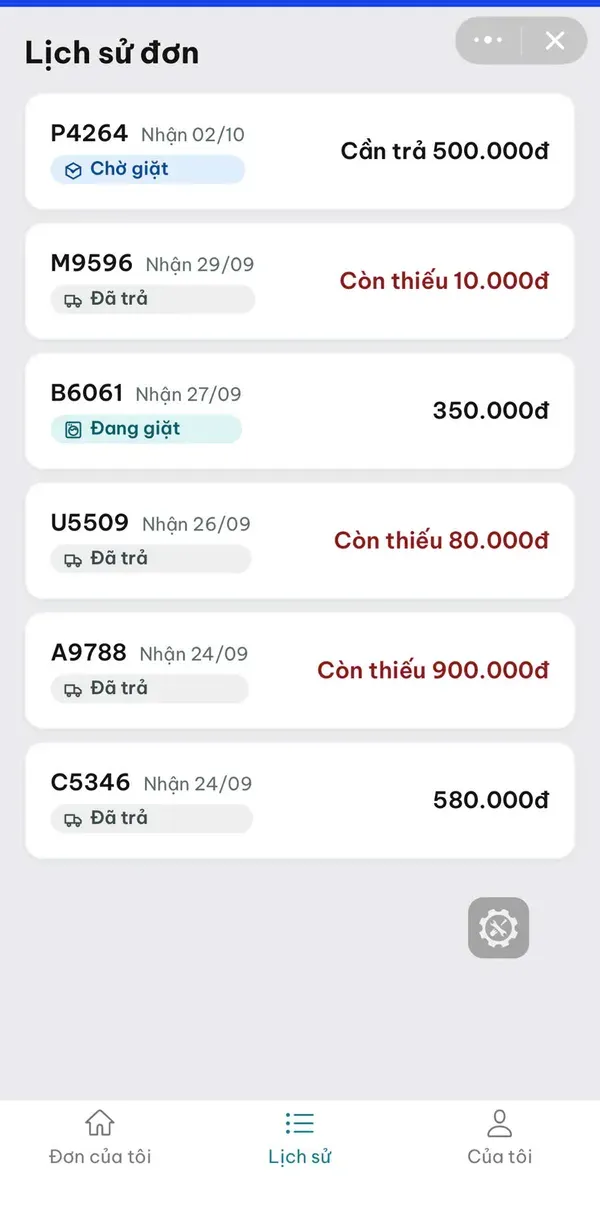 Lịch sử đơn giặt của khách trên Zalo với trạng thái và số tiền còn thiếu của từng đơn
